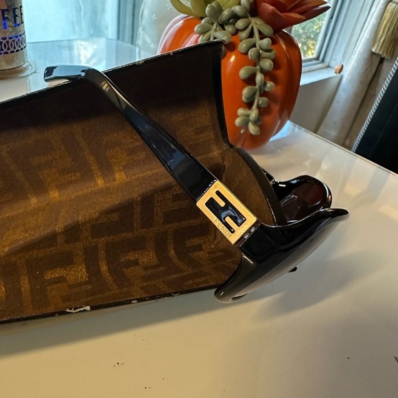 Fendi Italy UV Protection Black Sunglasses FS5227 Oversized Sunglasses - Picture 7 of 16